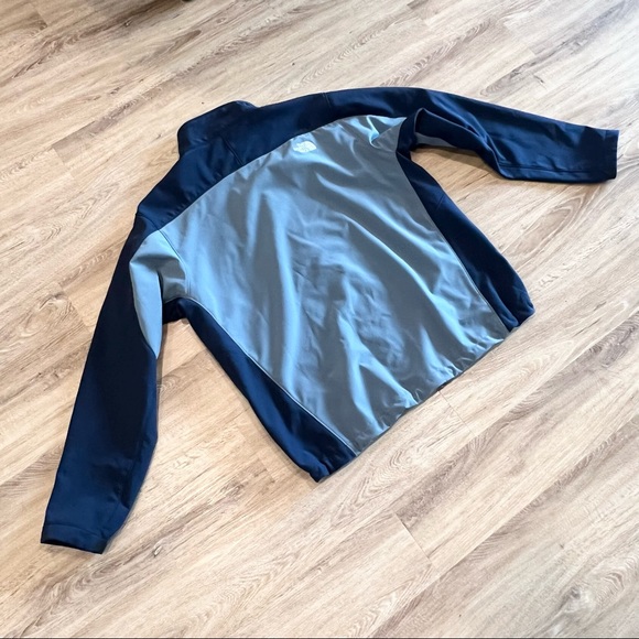Blue two toned color block north face jacket - Picture 2 of 4